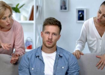 Ο σύζυγός μου αρνείται να πει την μαμά μου «μητέρα». Πως να την φωνάζει;