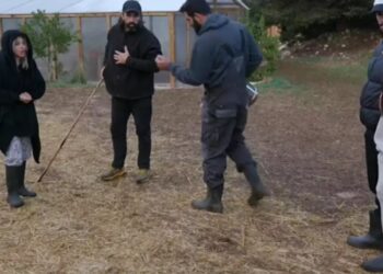 Μαλλιά κουβάρια στη Φάρμα: «Ντροπή πραγματικά» – «Αφήνω για σένα τις κου…δες τις περιποιημένες»