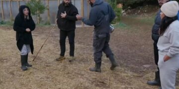 Alldaynews.gr Μαλλιά κουβάρια στη Φάρμα: «Ντροπή πραγματικά» – «Αφήνω για σένα τις κου…δες τις περιποιημένες»