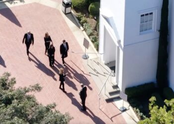 Μάθιου Πέρι: Κηδεύτηκε στο Λος Άντζελες – Τον συνόδευσαν οι συμπρωταγωνιστές του στα «Φιλαράκια»