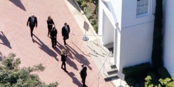 Alldaynews.gr Μάθιου Πέρι: Κηδεύτηκε στο Λος Άντζελες – Τον συνόδευσαν οι συμπρωταγωνιστές του στα «Φιλαράκια»