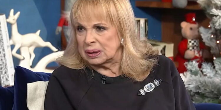 Alldaynews.gr Συγκλονίζει η Άννα Φόνσου: «Εγώ έβαψα και έντυσα τη νεκρή αδερφή μου, έμενα στον οικογενειακό τάφο μαζί της»