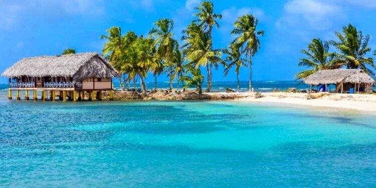 Alldaynews.gr Απίστευτη αγγελία εργασίας: Δισεκατομμυριούχος αναζητά ζευγάρι να προσέχει το ιδιωτικό του νησί με μισθό 180.000 ευρώ