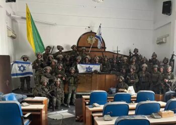 Alldaynews.gr Ο στρατός του Ισραήλ μπήκε στο κοινοβούλιο της Γάζας – Η φωτογραφία που δίνει νέα διάσταση στον πόλεμο με τη Χαμάς