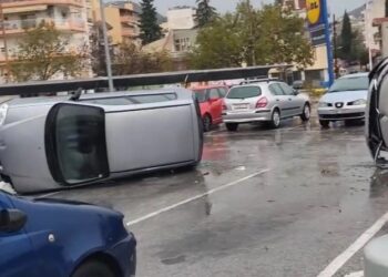 Alldaynews.gr Απίστευτες εικόνες στην Ξάνθη: Ανεμοστρόβιλος αναποδογύρισε αυτοκίνητα (video)