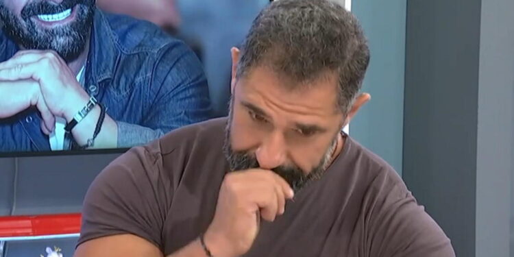 “Λύγισε” ο Δημήτρης Καμπόλης: “Μου είπε ένας γείτονας ότι καίγεται το σπίτι μου, η μαμά μου δεν μπόρεσε να βγει”