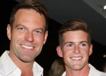 Στέφανος Κασσελάκης: Η ερώτηση σε δημοσιογράφο για τον σύντροφό του και ο λόγος που έφυγε από την πορεία του Πολυτεχνείου