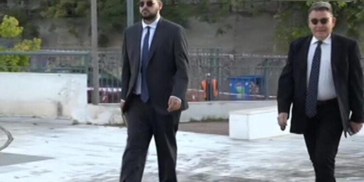 Ο Αλέξης Κούγιας εμφανίστηκε στη δίκη της Πισπιρίγκου με τον 21χρονο γιο του, Χρήστο – «Είναι μεγάλη μέρα για μένα»
