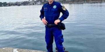 Alldaynews.gr «Κατάφερα να πιάσω τον 23χρονο από τα μανιασμένα κύματα και να τον τραβήξω στη βάρκα» λέει ο ήρωας λιμενικός Χρήστος Σπυρόπουλος