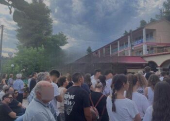 Σεισμός στην Εύβοια: Μεγάλη αναστάτωση στο Μαντούδι – Στους δρόμους κάτοικοι και μαθητές