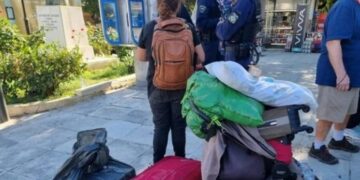 Χανιά: Παιδάκι κατέρρευσε στον δρόμο δίπλα από τη μητέρα του που ζητούσε ελεημοσύνη