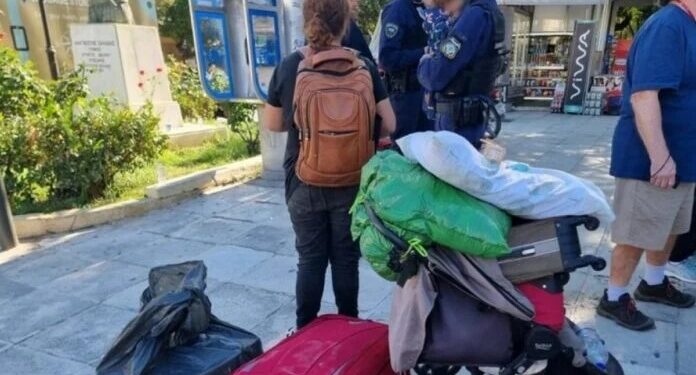 Χανιά: Παιδάκι κατέρρευσε στον δρόμο δίπλα από τη μητέρα του που ζητούσε ελεημοσύνη