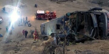 Τραγωδία: Λεωφορείο έπεσε σε χαράδρα 300 μέτρων – 6 τραυματίες και τουλάχιστον 20 νεκpοί (φωτο, video)