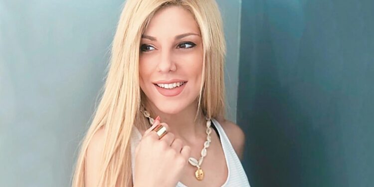 Alldaynews.gr Έλενα Πολυχρονοπούλου: Ερωτευμένη ξανά, δυο χρόνια μετά την αποφυλάκισή της (video)