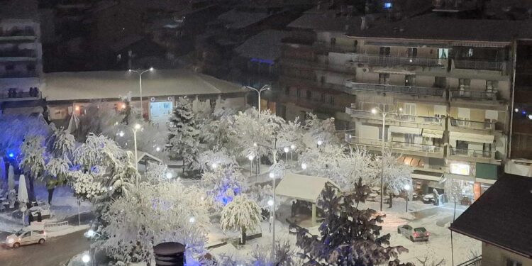 Alldaynews.gr Στα «λευκά» η Βόρεια Ελλάδα – Εντυπωσιακές εικόνες από Φλώρινα, Νυμφαίο, Κοζάνη, Πτολεμαΐδα και Θεσσαλονίκη (φωτο, video)