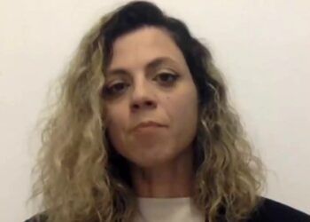 «Με βiασε καθηγητής που είχα στο πανεπιστήμιο» – Η συγκλονιστική καταγγελία γυναίκας στην κάμερα (video)