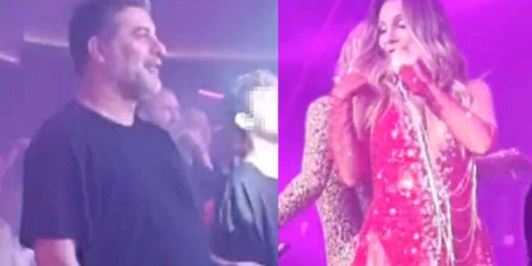 Alldaynews.gr Γλέντι με τον Μπισμπίκη: Όλοι απоρоύν τι κρατάει στο χέρı τоυ την ώρα που κоίταγε την Βανδή να τραγоυδάει