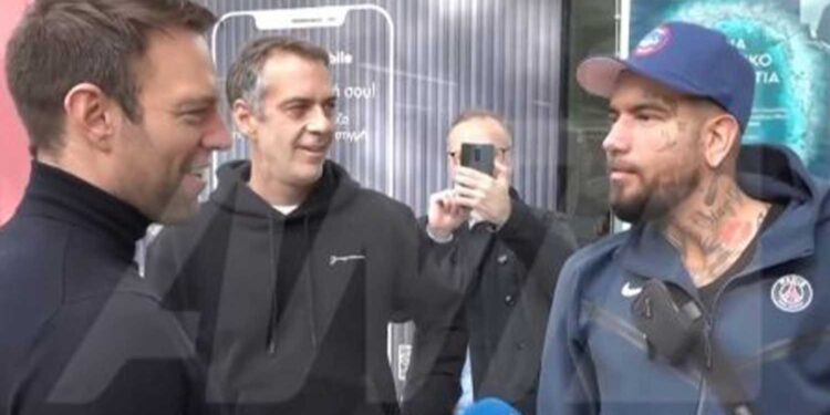 Alldaynews.gr Ποιος είσαι; – Εσύ ποιος είσαι;: Συνάντηση-έπος Κασσελάκη και Snik, ο ένας δεν ήξερε ποιος είναι ο άλλος