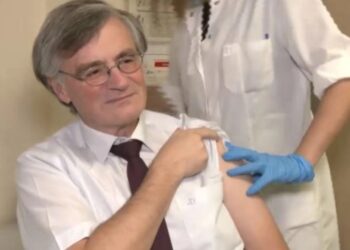 Σωτήρης Τσιόδρας: Έκανε το επικαιροποιημένο εμβόλιο κατά του κορωνοϊού[video]