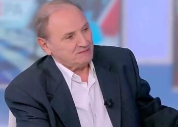 Χαμός με Τζουμάκα στο στούντιο του ΣΚΑΪ – «Ξέρω ποιος έχει την εξουσία στη χώρα, έφυγα με ξύλο από υπουργείο»