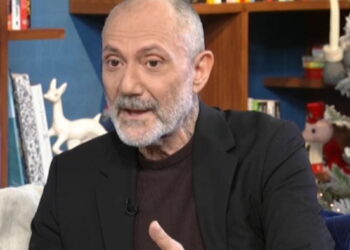 “Ο Κασσελάκης μέσα σε δυο μήνες από “αδελφή του ελέους” είναι αρχηγός της αξιωματικής αντιπολίτευσης”
