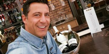 Alldaynews.gr Μετά την ανακατασκευή του κρανίου του με μόσχευμα: H πρώτη on camera εμφάνιση του Κωνσταντίνου Αγγελίδη μετά το φρικτό τροχαίο (video)