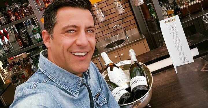 Alldaynews.gr Μετά την ανακατασκευή του κρανίου του με μόσχευμα: H πρώτη on camera εμφάνιση του Κωνσταντίνου Αγγελίδη μετά το φρικτό τροχαίο (video)