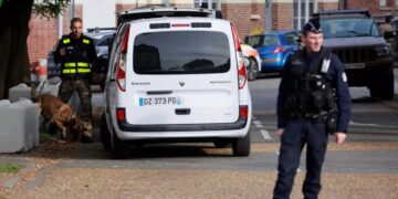 Alldaynews.gr Επίθεση σε σπίτι Εβραίας: “Όταν άνοιξα την πόρτα ένας άνδρας με μαχαίρωσε 2 φορές” – Σβάστικα βρέθηκε ζωγραφισμένη απ’ έξω