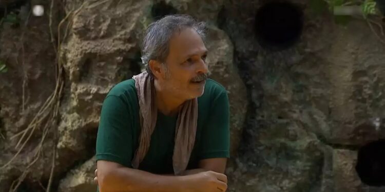 Μαθητές λήστεψαν εκπαιδευτικό έξω από σχολείο – Του βούτηξαν μέχρι τη βέρα