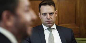 Alldaynews.gr Δύσκολες ώρες για τον Κασσελάκη: Τρίτο κόμμα ο ΣΥΡΙΖΑ – Πέρασε δεύτερο το ΠΑΣΟΚ μετά από 11 χρόνια