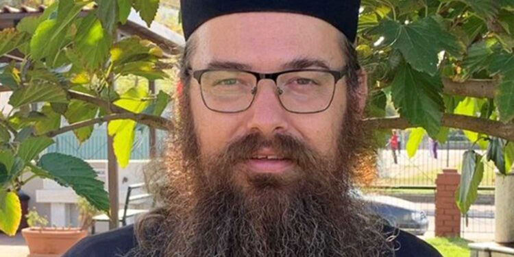 Alldaynews.gr Ο ιερέας και αστυνομικός που το πρωί υπηρετεί την αστυνομία και απόγευμα διακονεί στην εκκλησία