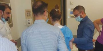 Alldaynews.gr Το θαύμα έγινε: H 14χρονη Μιχαέλα ξαναπερπάτησε ανήμερα της γιορτής της