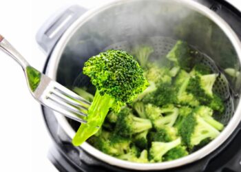 Μπρόκολο: Σε πόσα λεπτά βρασίματος χάνει την αντıκαρκıνική του δράση