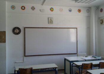 Alldaynews.gr Τραυματίστηκε καθηγήτρια που καταπλακώθηκε από σχολικό πίνακα την ώρα που έκανε μάθημα