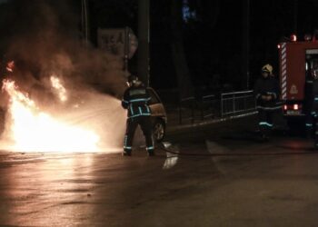 Τραγωδία στη Νέα Αγχίαλο τα ξημερώματα: Κάηκε ζωντανός άνθρωπος μέσα στο ΙΧ του