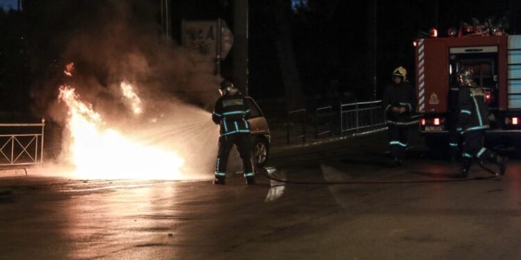 Τραγωδία στη Νέα Αγχίαλο τα ξημερώματα: Κάηκε ζωντανός άνθρωπος μέσα στο ΙΧ του