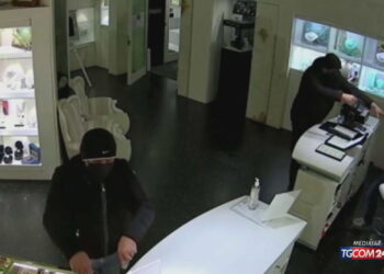 Αντιδράσεις στην Ιταλία: 17 χρόνια φυλάκιση γιατί σκότωσε ληστές που τον έκλεψαν και έδεσαν την κόρη του (video)