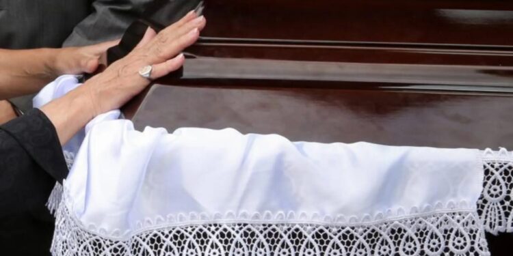 Alldaynews.gr Σοκ για οικογένεια και συγγενείς: Άνοιξαν το φέρετρο και είδαν πως κήδευαν… λάθος άνθρωπο!