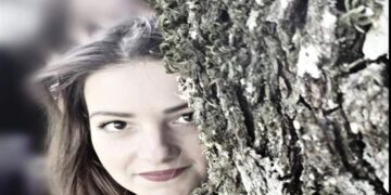 Τέμπη: Η συγκινητική ανάρτηση του πατέρα της 28χρονης Ελπίδας που πέθανε στο δυστύχημα – «Αύριο θα έπαιρνε το πτυχίο της»