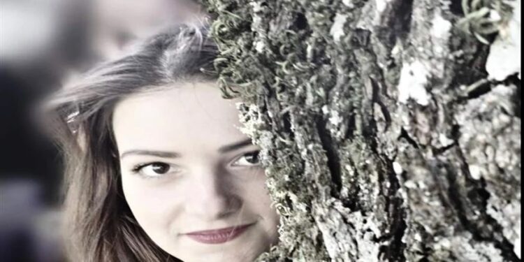 Τέμπη: Η συγκινητική ανάρτηση του πατέρα της 28χρονης Ελπίδας που πέθανε στο δυστύχημα – «Αύριο θα έπαιρνε το πτυχίο της»