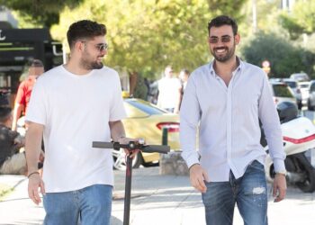 Βαρύ πένθος για τον Νίκο Πολυδερόπουλο – Πέθανε ο 28χρονος αδερφός του