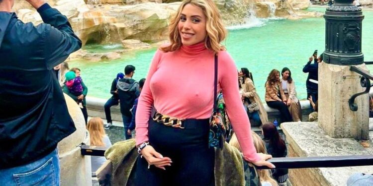 Alldaynews.gr Την χώρισε λίγο πριν γεννήσει: «Δε θέλω να μιλάω καθόλου για τον πατέρα του παιδιού μου», λέει η Μαρία Καρλάκη