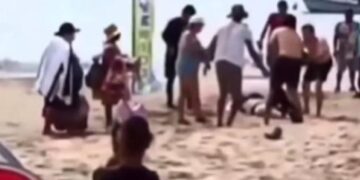 Καρχαρίας κατασπάραξε μητέρα που θυσιάστηκε για να σώσει την 5χρονη κόρη της (video)