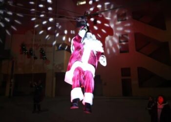 Alldaynews.gr Ο Άγιος Βασίλης έφτασε στην Παιδιατρική του Πανεπιστημιακού νοσοκομείου Λάρισας