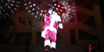 Ο Άγιος Βασίλης έφτασε στην Παιδιατρική του Πανεπιστημιακού νοσοκομείου Λάρισας