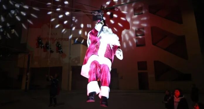 Ο Άγιος Βασίλης έφτασε στην Παιδιατρική του Πανεπιστημιακού νοσοκομείου Λάρισας