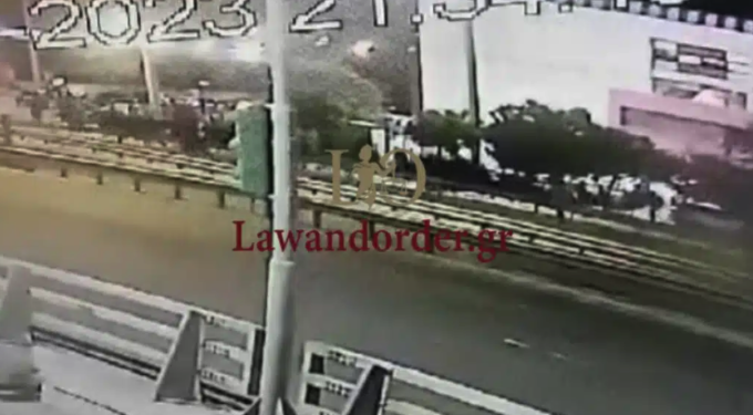 Alldaynews.gr Βίντεο ντοκουμέντο από τη στιγμή της αιματηρής επίθεσης κατά του αστυνομικού στα επεισόδια του Ρέντη!