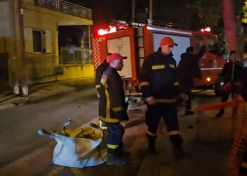 Ατύχημα στην Αγία Παρασκευή: Άνδρας έπεσε σε ανοιχτό φρεάτιο με οπτικές ίνες και του καρφώθηκε μπετόβεργα (video, φωτο)