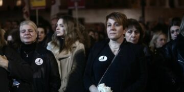 Alldaynews.gr Τραγωδία στα Τέμπη: Ανατριχίλα προκαλούν οι εικόνες από το συλλαλητήριο στο Σύνταγμα (video)