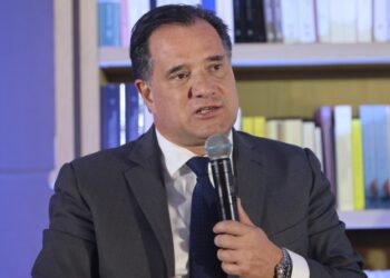 Προκλητικός Άδωνις: «Σαν υπουργός δεν έχω μισθό, χάνω 600€ το μήνα, θα έπρεπε να έχουμε μισθούς» (video)